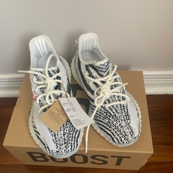 BNIB Yeezy 350 V2 - Picture 7 of 8